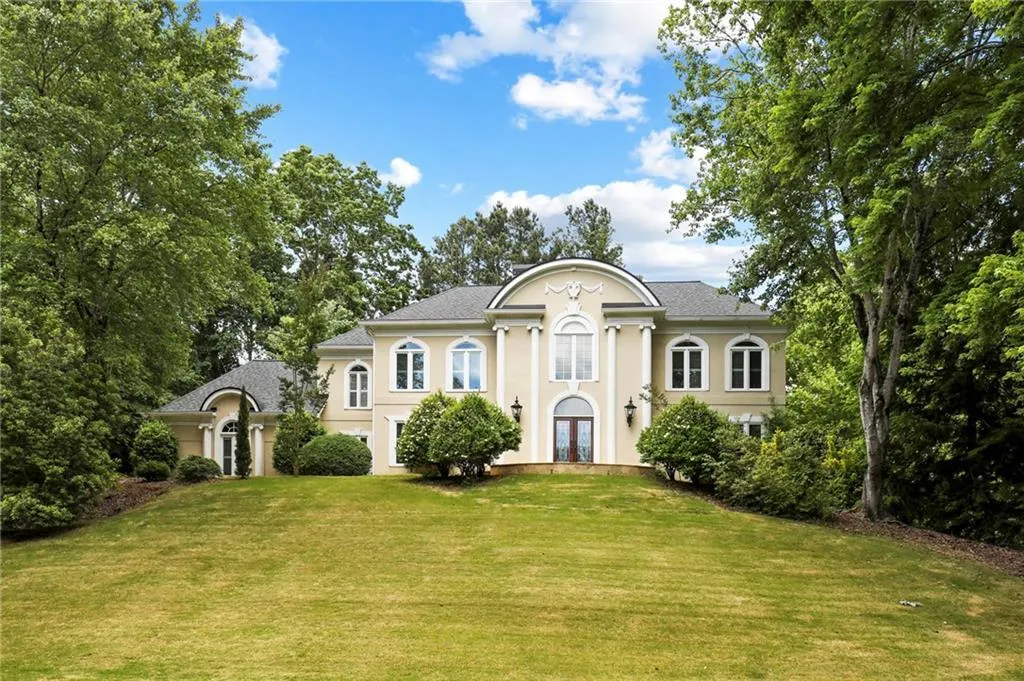 230 Grogans Lake Point, Sandy Springs, Georgia 30350, 5 Bedrooms Bedrooms, ,4 BathroomsBathrooms,Residential,Sold,230 Grogans Lake Point,6887345
