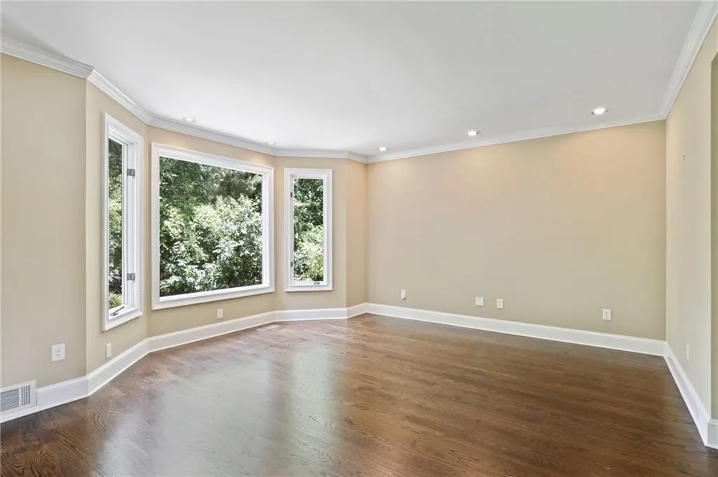 230 Grogans Lake Point, Sandy Springs, Georgia 30350, 5 Bedrooms Bedrooms, ,4 BathroomsBathrooms,Residential,Sold,230 Grogans Lake Point,6887345