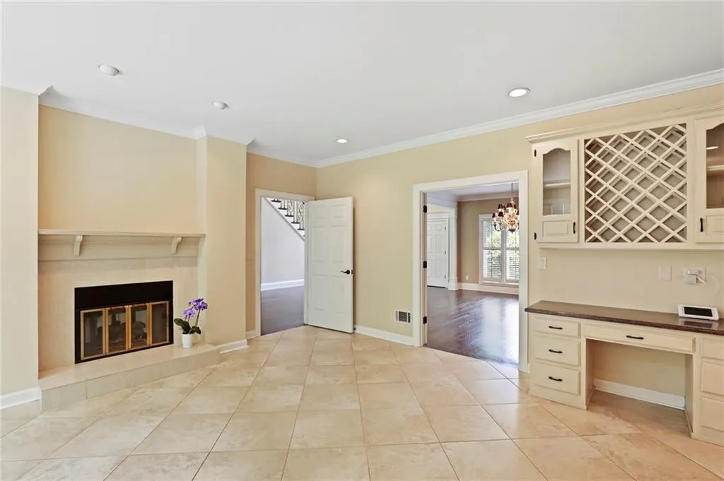 230 Grogans Lake Point, Sandy Springs, Georgia 30350, 5 Bedrooms Bedrooms, ,4 BathroomsBathrooms,Residential,Sold,230 Grogans Lake Point,6887345