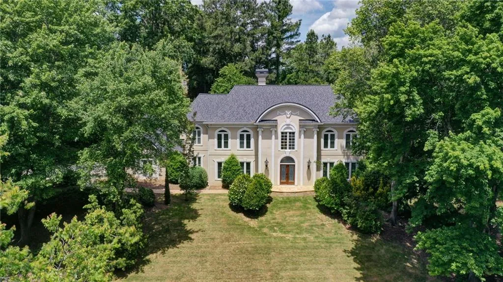 230 Grogans Lake Point, Sandy Springs, Georgia 30350, 5 Bedrooms Bedrooms, ,4 BathroomsBathrooms,Residential,Sold,230 Grogans Lake Point,6887345