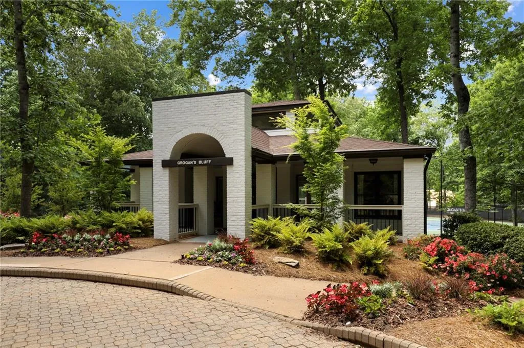 230 Grogans Lake Point, Sandy Springs, Georgia 30350, 5 Bedrooms Bedrooms, ,4 BathroomsBathrooms,Residential,Sold,230 Grogans Lake Point,6887345