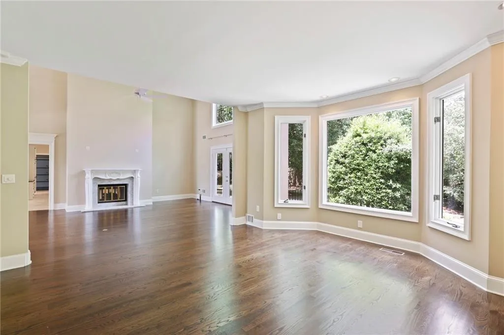 230 Grogans Lake Point, Sandy Springs, Georgia 30350, 5 Bedrooms Bedrooms, ,4 BathroomsBathrooms,Residential,Sold,230 Grogans Lake Point,6887345