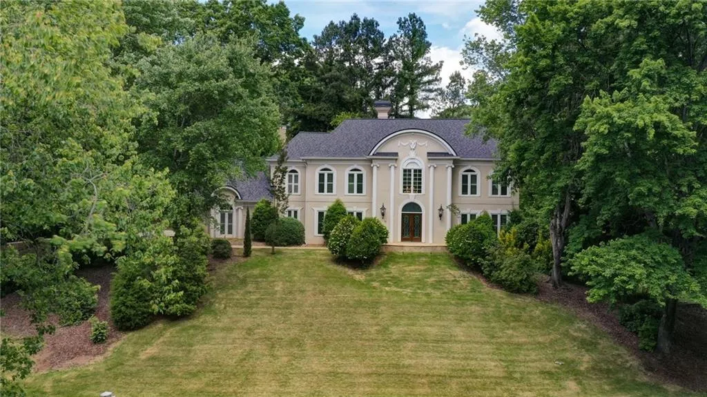 230 Grogans Lake Point, Sandy Springs, Georgia 30350, 5 Bedrooms Bedrooms, ,4 BathroomsBathrooms,Residential,Sold,230 Grogans Lake Point,6887345
