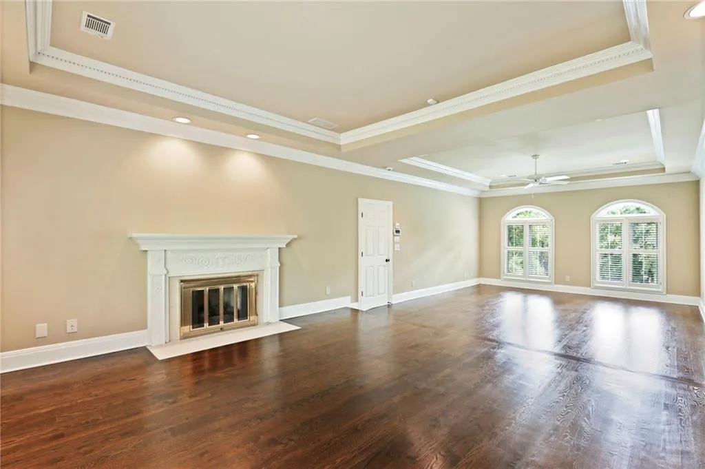 230 Grogans Lake Point, Sandy Springs, Georgia 30350, 5 Bedrooms Bedrooms, ,4 BathroomsBathrooms,Residential,Sold,230 Grogans Lake Point,6887345