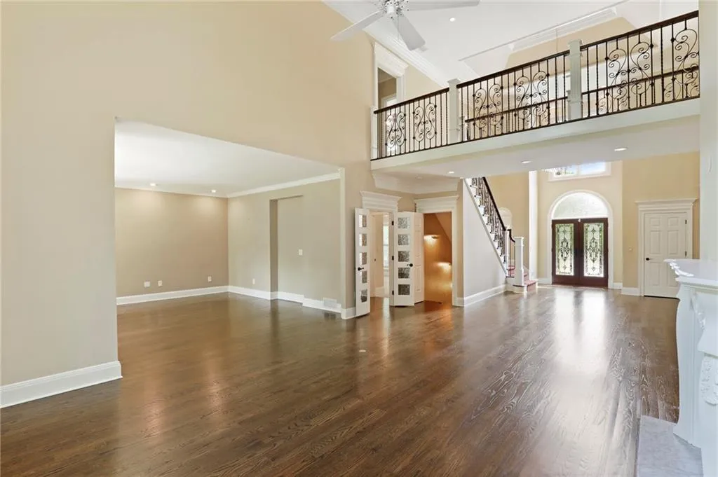 230 Grogans Lake Point, Sandy Springs, Georgia 30350, 5 Bedrooms Bedrooms, ,4 BathroomsBathrooms,Residential,Sold,230 Grogans Lake Point,6887345