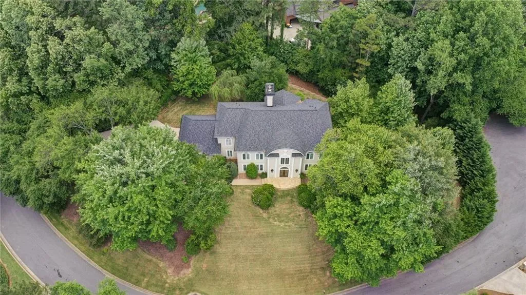 230 Grogans Lake Point, Sandy Springs, Georgia 30350, 5 Bedrooms Bedrooms, ,4 BathroomsBathrooms,Residential,Sold,230 Grogans Lake Point,6887345