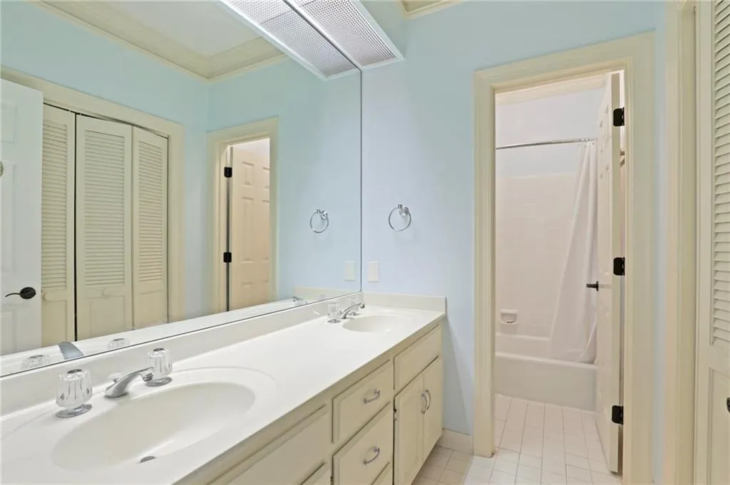 230 Grogans Lake Point, Sandy Springs, Georgia 30350, 5 Bedrooms Bedrooms, ,4 BathroomsBathrooms,Residential,Sold,230 Grogans Lake Point,6887345