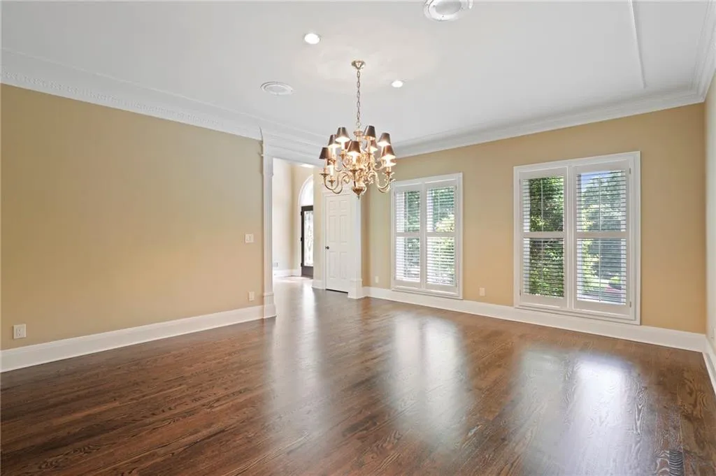230 Grogans Lake Point, Sandy Springs, Georgia 30350, 5 Bedrooms Bedrooms, ,4 BathroomsBathrooms,Residential,Sold,230 Grogans Lake Point,6887345