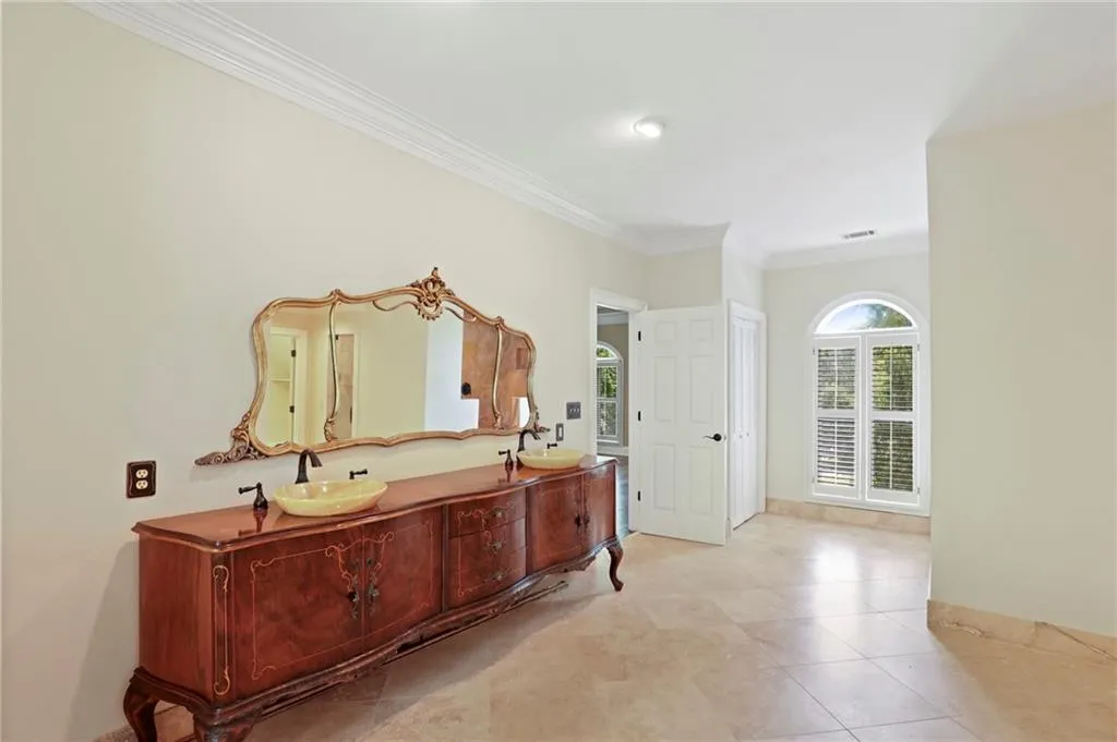 230 Grogans Lake Point, Sandy Springs, Georgia 30350, 5 Bedrooms Bedrooms, ,4 BathroomsBathrooms,Residential,Sold,230 Grogans Lake Point,6887345