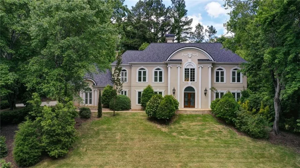 230 Grogans Lake Point, Sandy Springs, Georgia 30350, 5 Bedrooms Bedrooms, ,4 BathroomsBathrooms,Residential,Sold,230 Grogans Lake Point,6887345