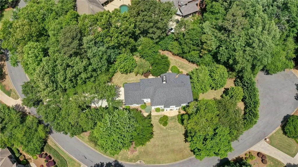 230 Grogans Lake Point, Sandy Springs, Georgia 30350, 5 Bedrooms Bedrooms, ,4 BathroomsBathrooms,Residential,Sold,230 Grogans Lake Point,6887345
