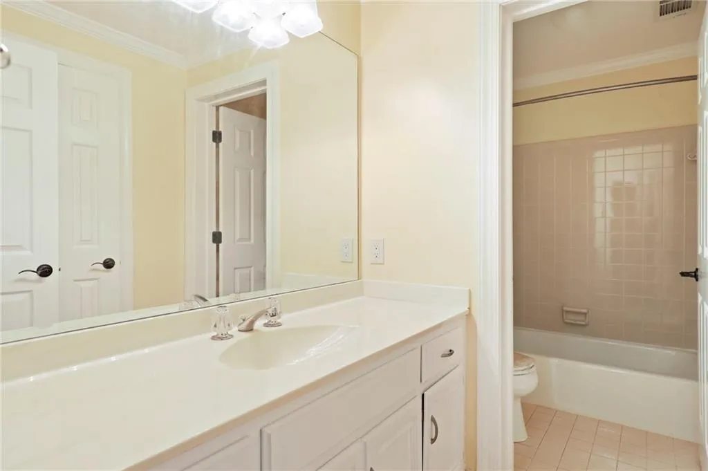 230 Grogans Lake Point, Sandy Springs, Georgia 30350, 5 Bedrooms Bedrooms, ,4 BathroomsBathrooms,Residential,Sold,230 Grogans Lake Point,6887345