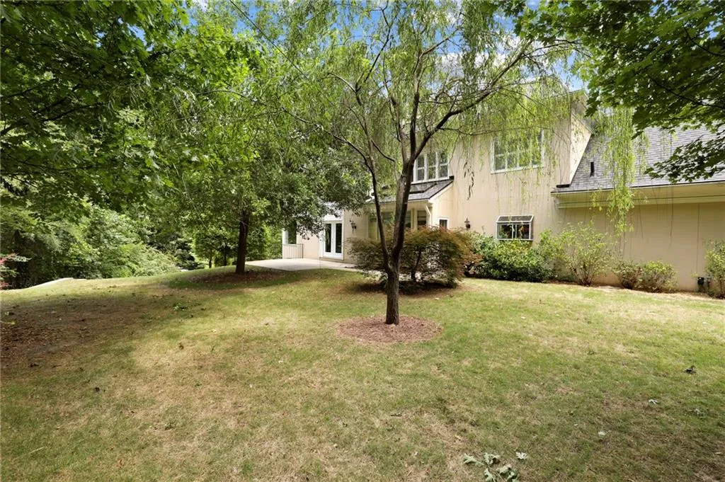 230 Grogans Lake Point, Sandy Springs, Georgia 30350, 5 Bedrooms Bedrooms, ,4 BathroomsBathrooms,Residential,Sold,230 Grogans Lake Point,6887345