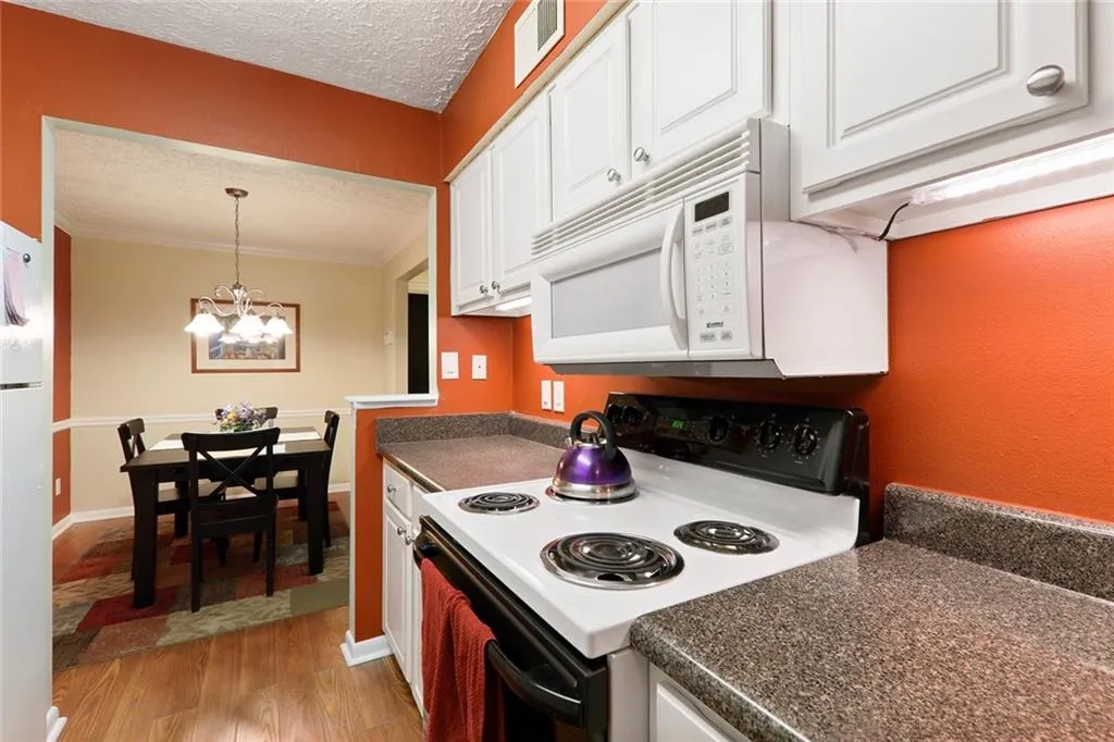 5141 Roswell Road Unit 7/41, Sandy Springs, Georgia 30342, 2 Bedrooms Bedrooms, ,1 BathroomBathrooms,Residential,Sold,5141 Roswell Road Unit 7/41,6840436 5141 Roswell Road Unit 7/41, Sandy Springs, Georgia 30342, 2 Bedrooms Bedrooms, ,1 BathroomBathrooms,Residential,Sold,5141 Roswell Road Unit 7/41,6840436