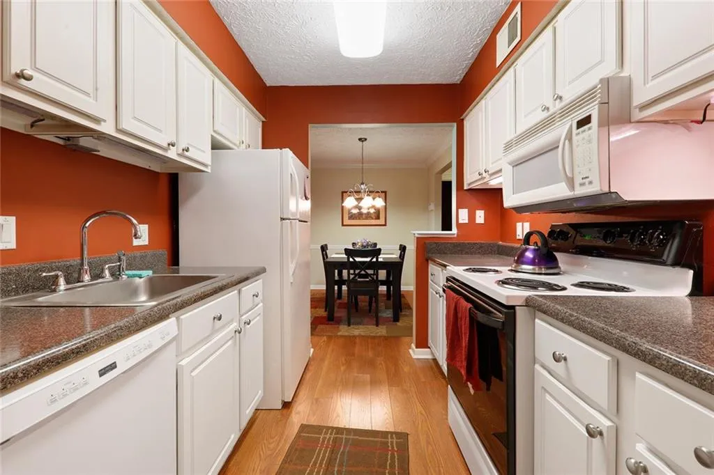 5141 Roswell Road Unit 7/41, Sandy Springs, Georgia 30342, 2 Bedrooms Bedrooms, ,1 BathroomBathrooms,Residential,Sold,5141 Roswell Road Unit 7/41,6840436 5141 Roswell Road Unit 7/41, Sandy Springs, Georgia 30342, 2 Bedrooms Bedrooms, ,1 BathroomBathrooms,Residential,Sold,5141 Roswell Road Unit 7/41,6840436