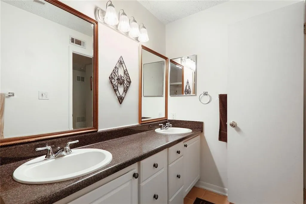 5141 Roswell Road Unit 7/41, Sandy Springs, Georgia 30342, 2 Bedrooms Bedrooms, ,1 BathroomBathrooms,Residential,Sold,5141 Roswell Road Unit 7/41,6840436 5141 Roswell Road Unit 7/41, Sandy Springs, Georgia 30342, 2 Bedrooms Bedrooms, ,1 BathroomBathrooms,Residential,Sold,5141 Roswell Road Unit 7/41,6840436