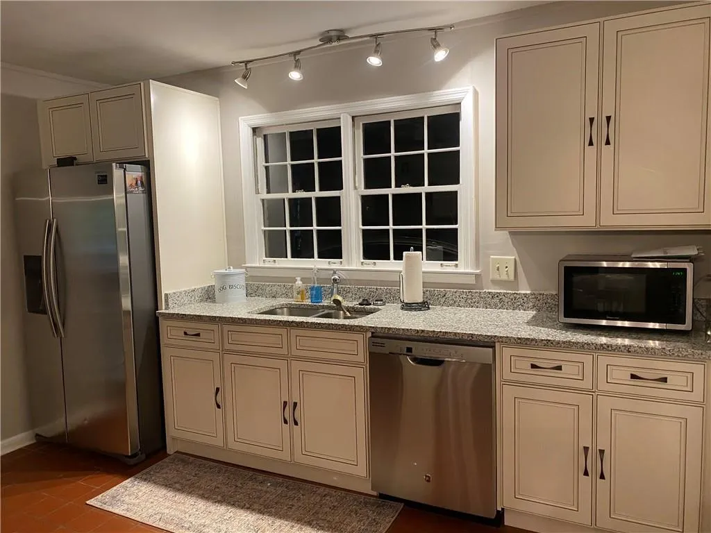 835 Starlight Circle Ne, Sandy Springs, Georgia 30342, 5 Bedrooms Bedrooms, ,4 BathroomsBathrooms,Residential,Sold,835 Starlight Circle Ne,6703189