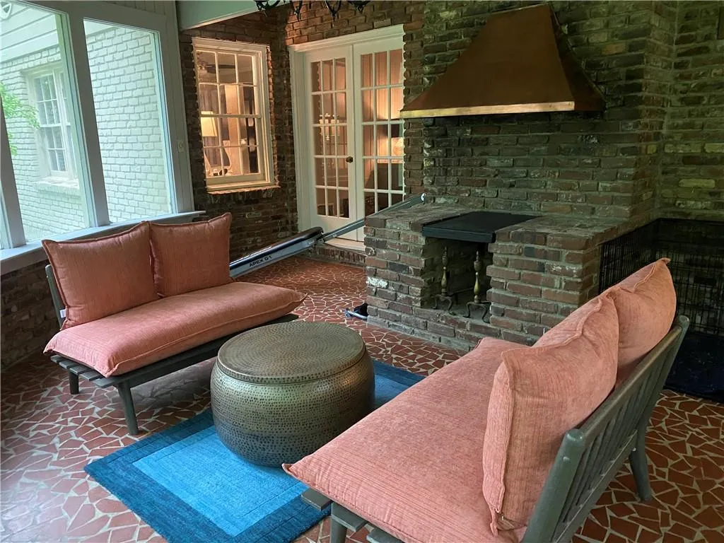 835 Starlight Circle Ne, Sandy Springs, Georgia 30342, 5 Bedrooms Bedrooms, ,4 BathroomsBathrooms,Residential,Sold,835 Starlight Circle Ne,6703189