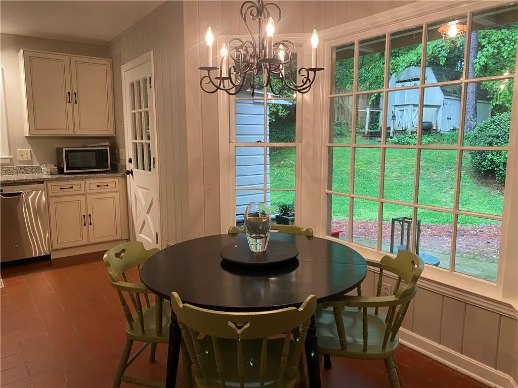 835 Starlight Circle Ne, Sandy Springs, Georgia 30342, 5 Bedrooms Bedrooms, ,4 BathroomsBathrooms,Residential,Sold,835 Starlight Circle Ne,6703189