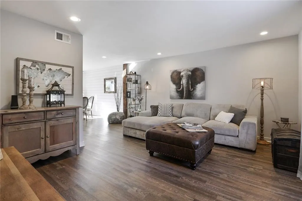 6306 Park Avenue, Atlanta, Georgia 30342, 2 Bedrooms Bedrooms, ,1 BathroomBathrooms,Residential,Sold,6306 Park Avenue,6664257
