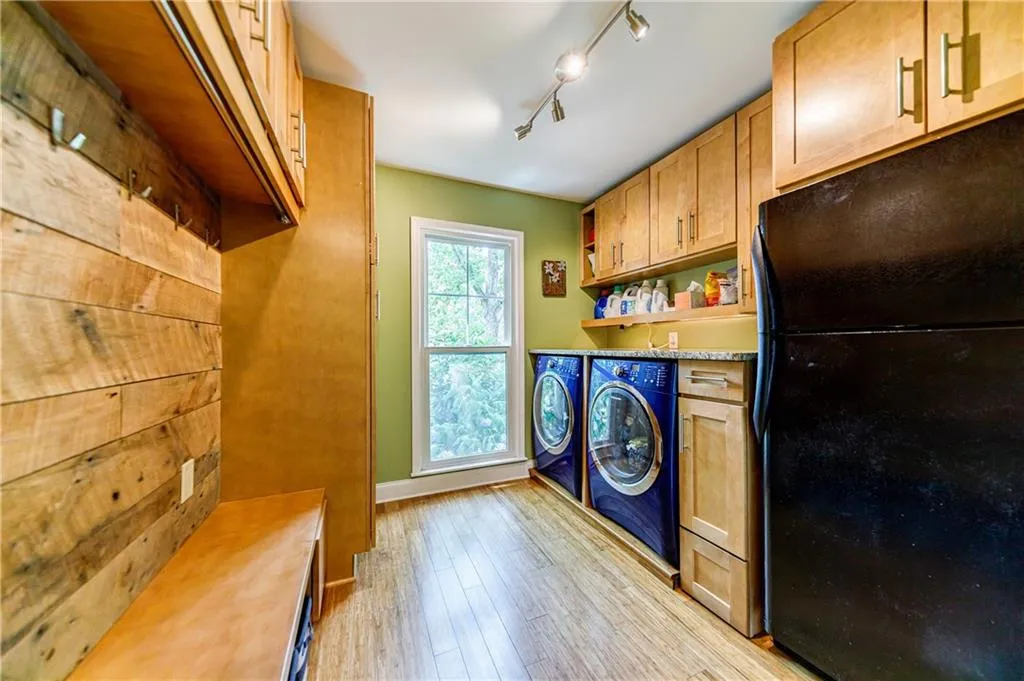 515 Hounds Ridge, Atlanta, Georgia 30328, 4 Bedrooms Bedrooms, ,3 BathroomsBathrooms,Residential,Sold,515 Hounds Ridge,6896932