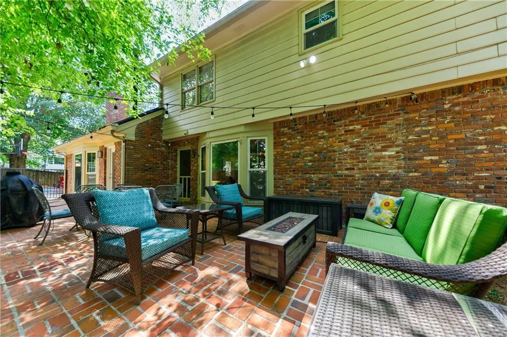 515 Hounds Ridge, Atlanta, Georgia 30328, 4 Bedrooms Bedrooms, ,3 BathroomsBathrooms,Residential,Sold,515 Hounds Ridge,6896932