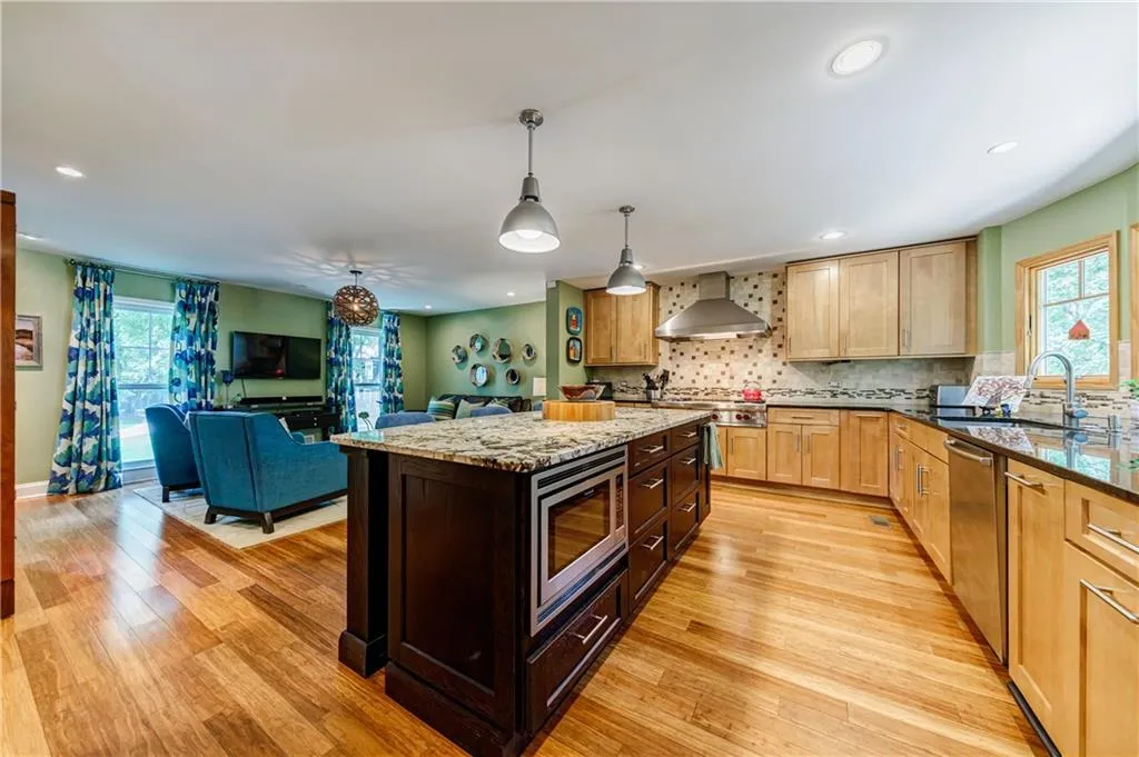 515 Hounds Ridge, Atlanta, Georgia 30328, 4 Bedrooms Bedrooms, ,3 BathroomsBathrooms,Residential,Sold,515 Hounds Ridge,6896932