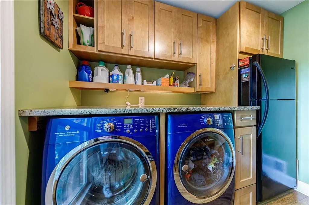 515 Hounds Ridge, Atlanta, Georgia 30328, 4 Bedrooms Bedrooms, ,3 BathroomsBathrooms,Residential,Sold,515 Hounds Ridge,6896932