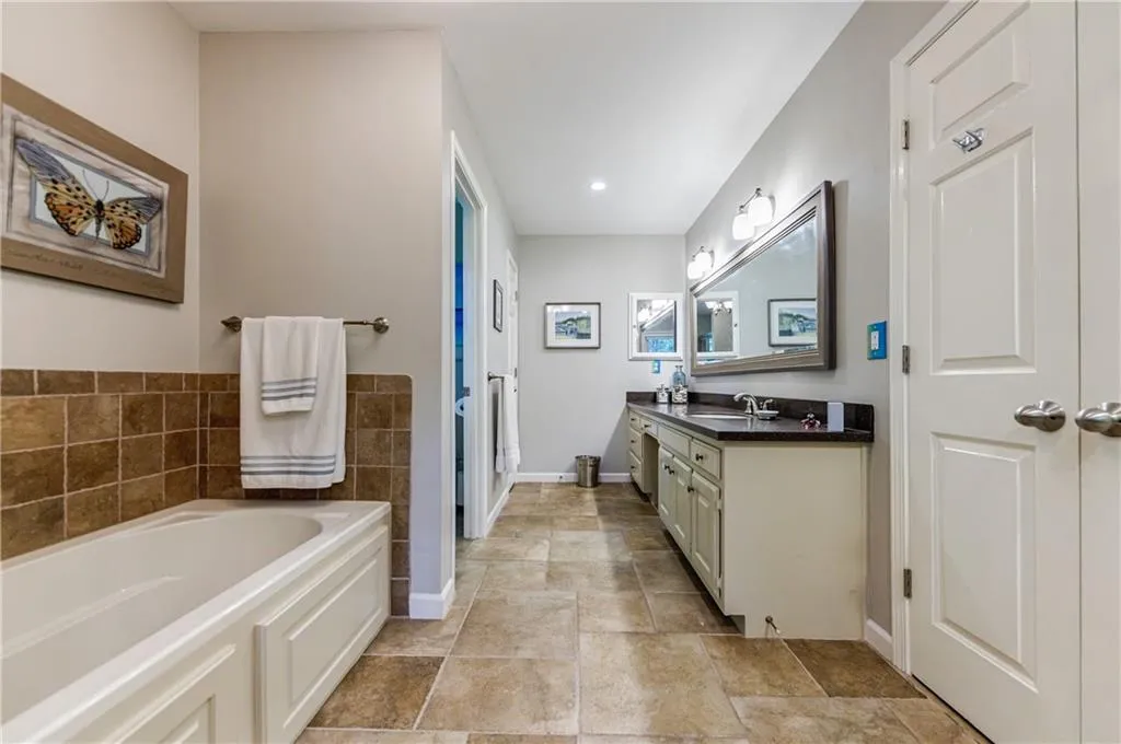 515 Hounds Ridge, Atlanta, Georgia 30328, 4 Bedrooms Bedrooms, ,3 BathroomsBathrooms,Residential,Sold,515 Hounds Ridge,6896932