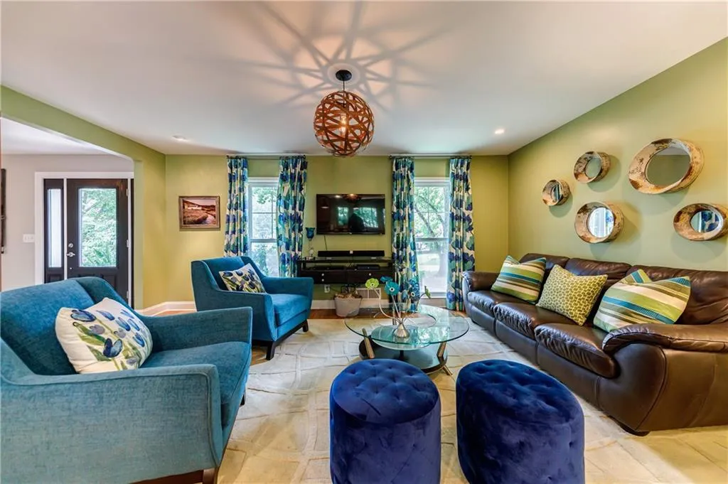 515 Hounds Ridge, Atlanta, Georgia 30328, 4 Bedrooms Bedrooms, ,3 BathroomsBathrooms,Residential,Sold,515 Hounds Ridge,6896932