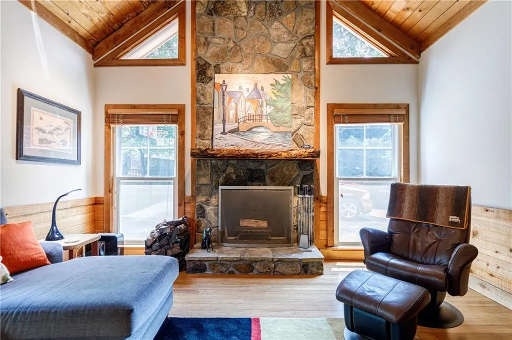 515 Hounds Ridge, Atlanta, Georgia 30328, 4 Bedrooms Bedrooms, ,3 BathroomsBathrooms,Residential,Sold,515 Hounds Ridge,6896932