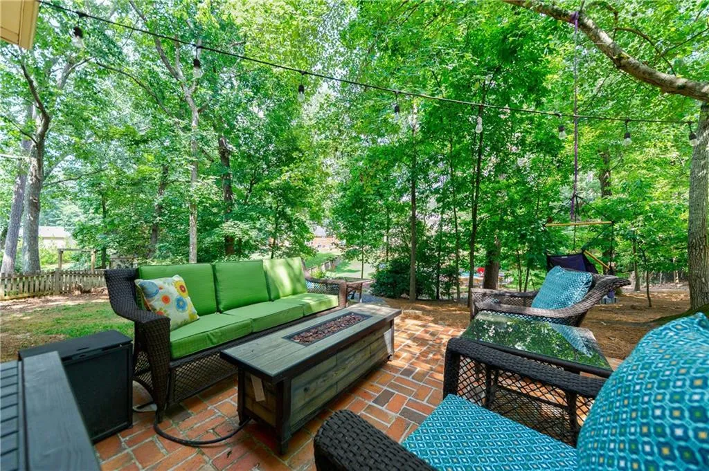 515 Hounds Ridge, Atlanta, Georgia 30328, 4 Bedrooms Bedrooms, ,3 BathroomsBathrooms,Residential,Sold,515 Hounds Ridge,6896932