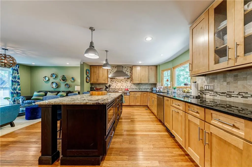 515 Hounds Ridge, Atlanta, Georgia 30328, 4 Bedrooms Bedrooms, ,3 BathroomsBathrooms,Residential,Sold,515 Hounds Ridge,6896932