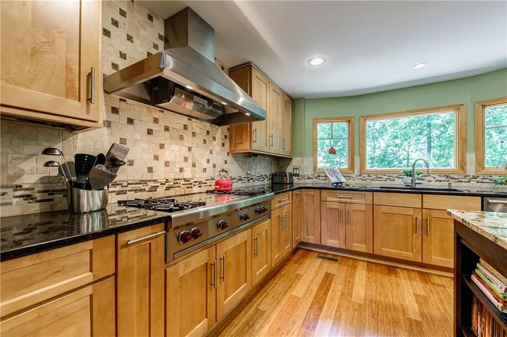 515 Hounds Ridge, Atlanta, Georgia 30328, 4 Bedrooms Bedrooms, ,3 BathroomsBathrooms,Residential,Sold,515 Hounds Ridge,6896932