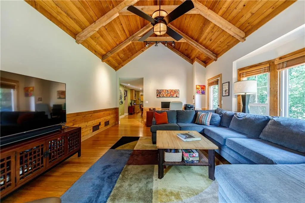 515 Hounds Ridge, Atlanta, Georgia 30328, 4 Bedrooms Bedrooms, ,3 BathroomsBathrooms,Residential,Sold,515 Hounds Ridge,6896932