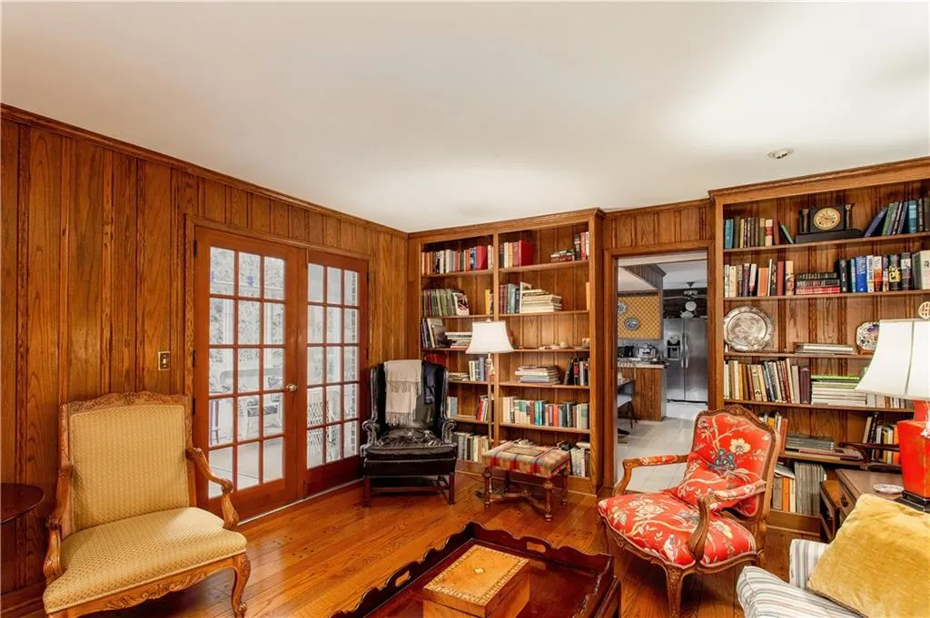 775 Old Post Road, Sandy Springs, Georgia 30328, 6 Bedrooms Bedrooms, ,4 BathroomsBathrooms,Residential,Sold,775 Old Post Road,6837023