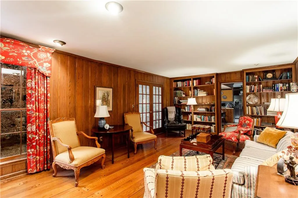 775 Old Post Road, Sandy Springs, Georgia 30328, 6 Bedrooms Bedrooms, ,4 BathroomsBathrooms,Residential,Sold,775 Old Post Road,6837023
