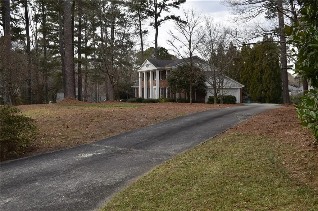 775 Old Post Road, Sandy Springs, Georgia 30328, 6 Bedrooms Bedrooms, ,4 BathroomsBathrooms,Residential,Sold,775 Old Post Road,6837023