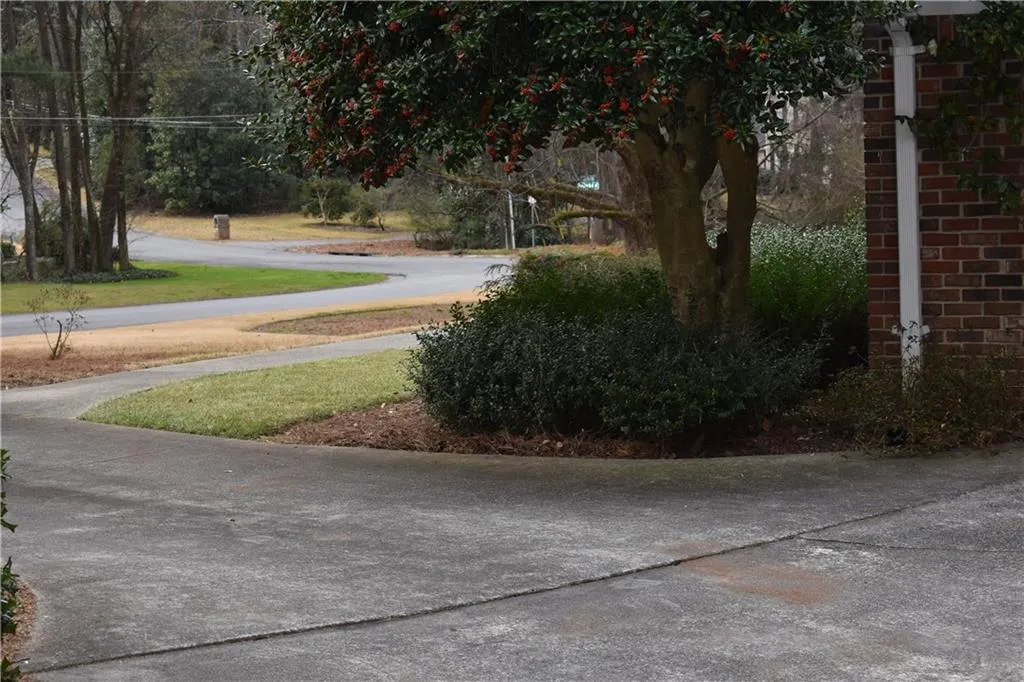 775 Old Post Road, Sandy Springs, Georgia 30328, 6 Bedrooms Bedrooms, ,4 BathroomsBathrooms,Residential,Sold,775 Old Post Road,6837023