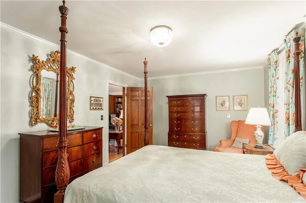 775 Old Post Road, Sandy Springs, Georgia 30328, 6 Bedrooms Bedrooms, ,4 BathroomsBathrooms,Residential,Sold,775 Old Post Road,6837023