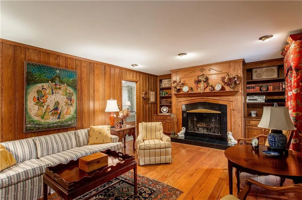775 Old Post Road, Sandy Springs, Georgia 30328, 6 Bedrooms Bedrooms, ,4 BathroomsBathrooms,Residential,Sold,775 Old Post Road,6837023