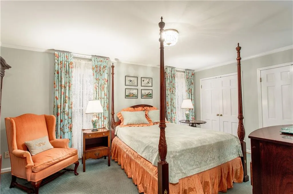 775 Old Post Road, Sandy Springs, Georgia 30328, 6 Bedrooms Bedrooms, ,4 BathroomsBathrooms,Residential,Sold,775 Old Post Road,6837023
