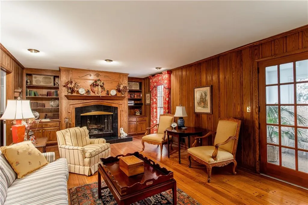 775 Old Post Road, Sandy Springs, Georgia 30328, 6 Bedrooms Bedrooms, ,4 BathroomsBathrooms,Residential,Sold,775 Old Post Road,6837023