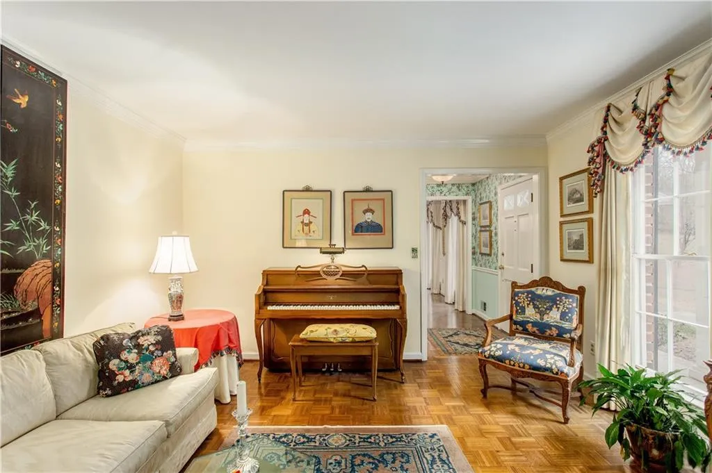 775 Old Post Road, Sandy Springs, Georgia 30328, 6 Bedrooms Bedrooms, ,4 BathroomsBathrooms,Residential,Sold,775 Old Post Road,6837023
