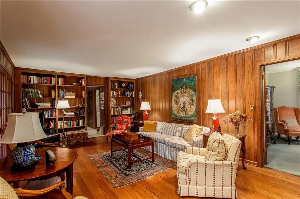 775 Old Post Road, Sandy Springs, Georgia 30328, 6 Bedrooms Bedrooms, ,4 BathroomsBathrooms,Residential,Sold,775 Old Post Road,6837023