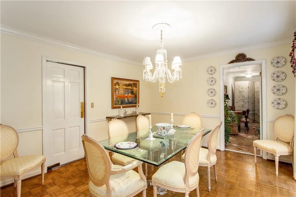 775 Old Post Road, Sandy Springs, Georgia 30328, 6 Bedrooms Bedrooms, ,4 BathroomsBathrooms,Residential,Sold,775 Old Post Road,6837023