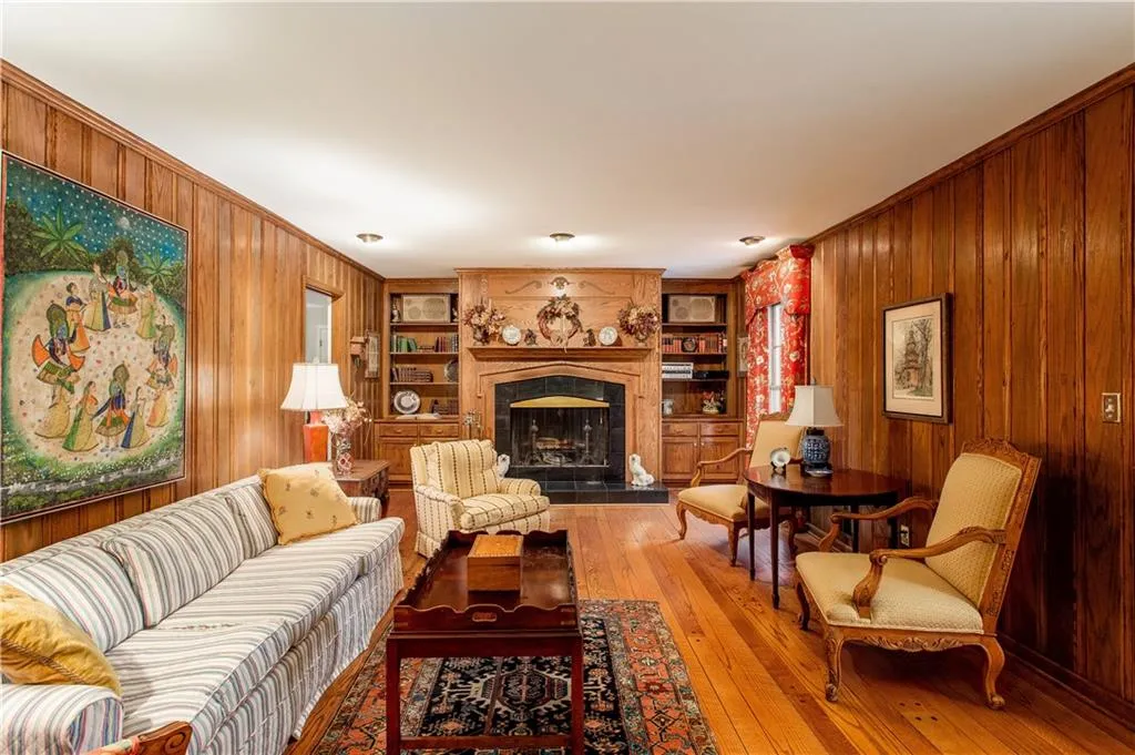 775 Old Post Road, Sandy Springs, Georgia 30328, 6 Bedrooms Bedrooms, ,4 BathroomsBathrooms,Residential,Sold,775 Old Post Road,6837023