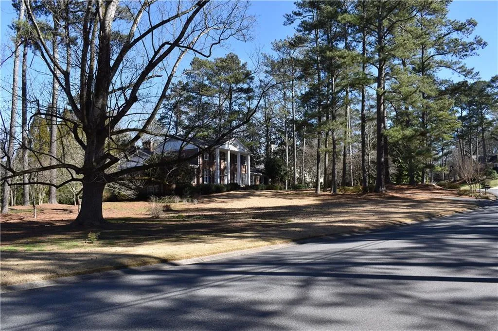 775 Old Post Road, Sandy Springs, Georgia 30328, 6 Bedrooms Bedrooms, ,4 BathroomsBathrooms,Residential,Sold,775 Old Post Road,6837023