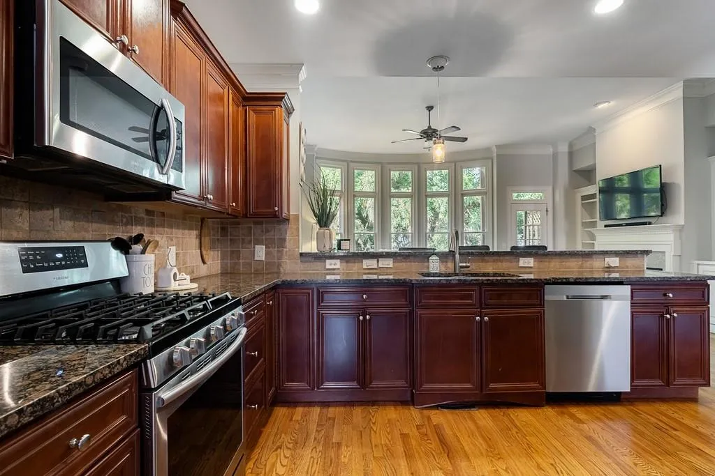 197 Chemin De Vie, Atlanta, Georgia 30342, 3 Bedrooms Bedrooms, ,3 BathroomsBathrooms,Residential,Sold,197 Chemin De Vie,6791807