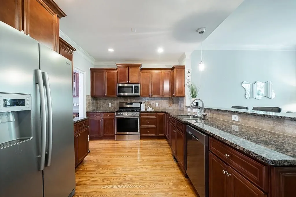 197 Chemin De Vie, Atlanta, Georgia 30342, 3 Bedrooms Bedrooms, ,3 BathroomsBathrooms,Residential,Sold,197 Chemin De Vie,6791807